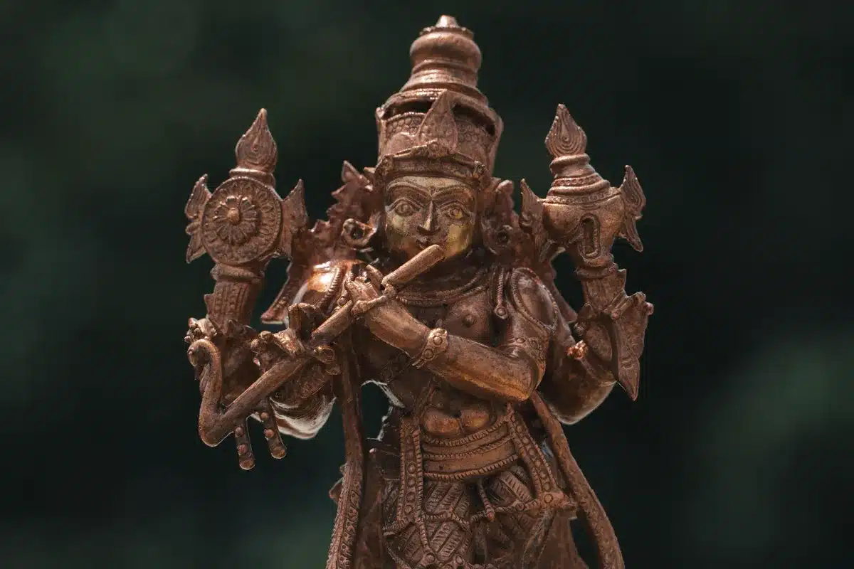 देवउठनी एकादशी 2026: व्रत कथा, पूजा विधि, पारण का समय और तुलसी विवाह Dev Uthani Ekadashi vrat katha: शंख, चक्र और बाँसुरी के साथ भगवान विष्णु की मूर्ति